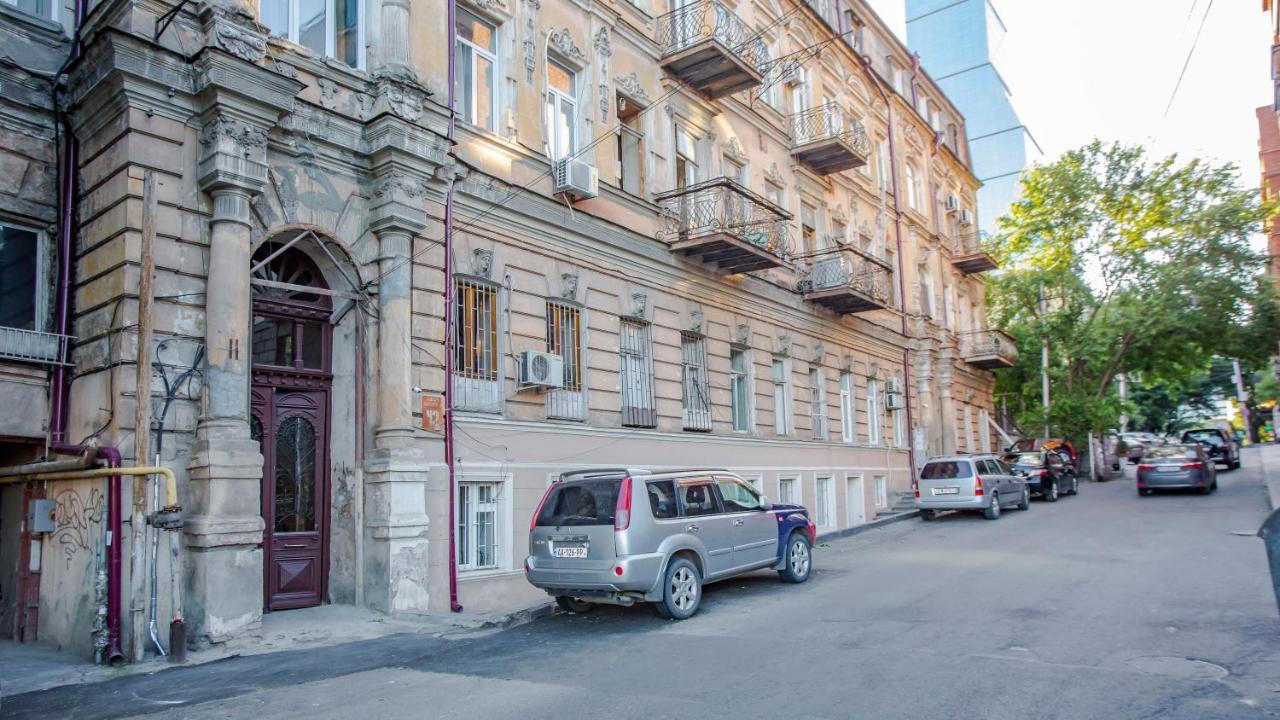 Near The Opera Apartamento Tbilisi Exterior foto